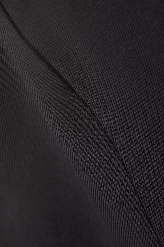 Футболка облегающего силуэта