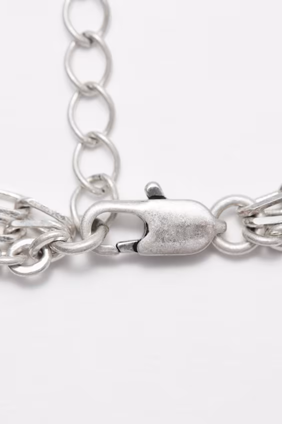 Колье на несколько слоев с подвеской