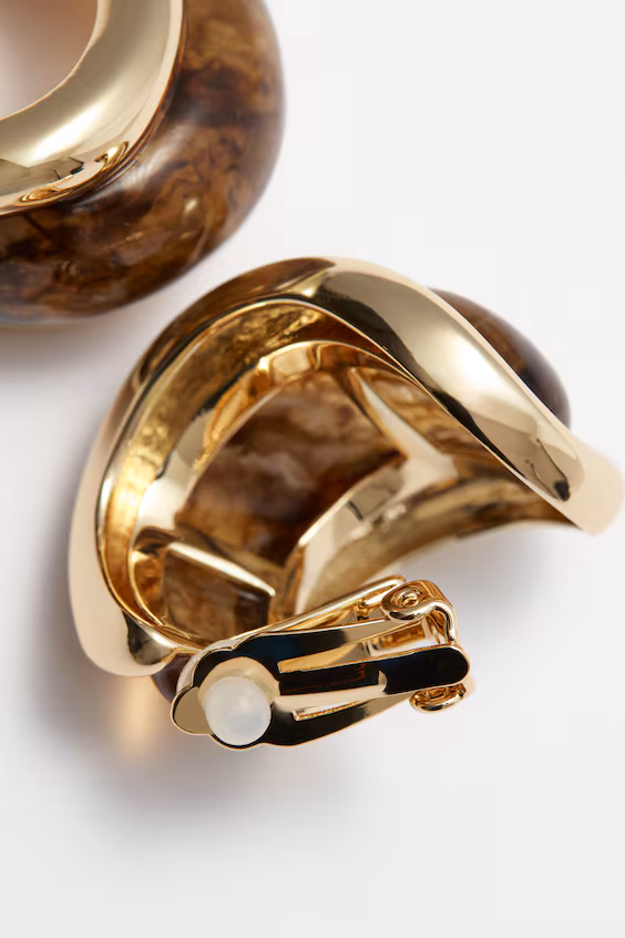 Серьги-кольца с мраморным узором и закругленными пружинами