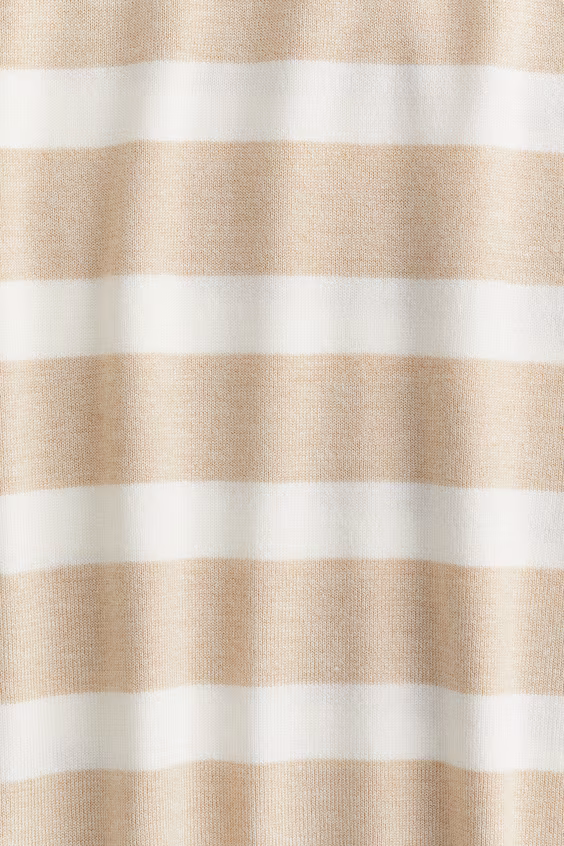 Свитер из тонкой вязаной ткани