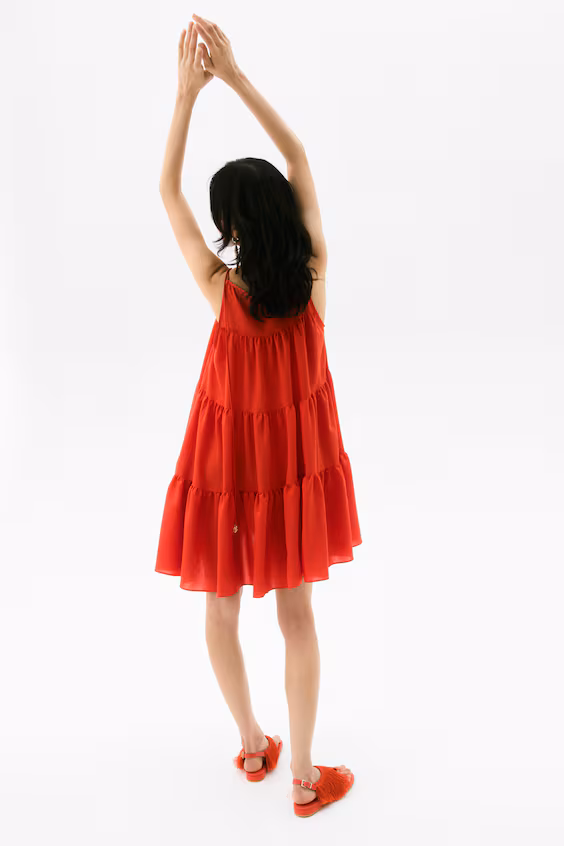 Платье прямого кроя с рюшами