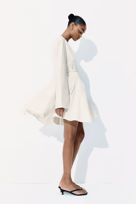 Платье с расклешенной юбкой