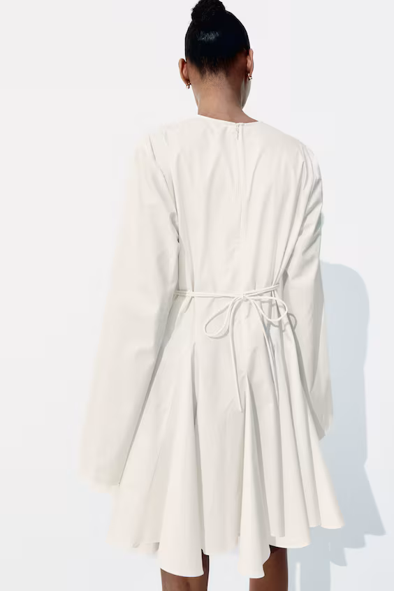 Платье с расклешенной юбкой