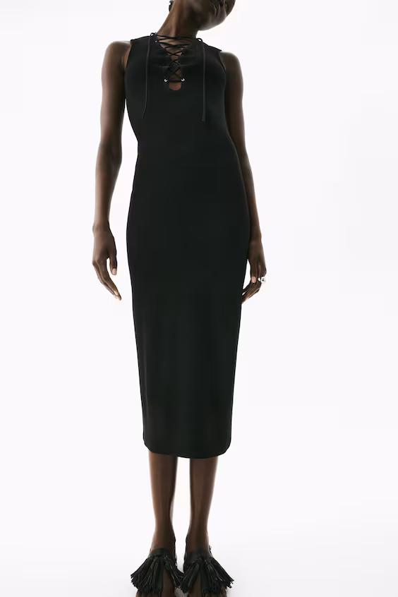 Платье в рубчик с завязками