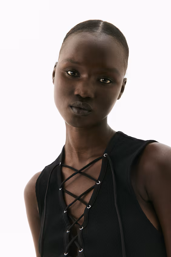 Платье в рубчик с завязками