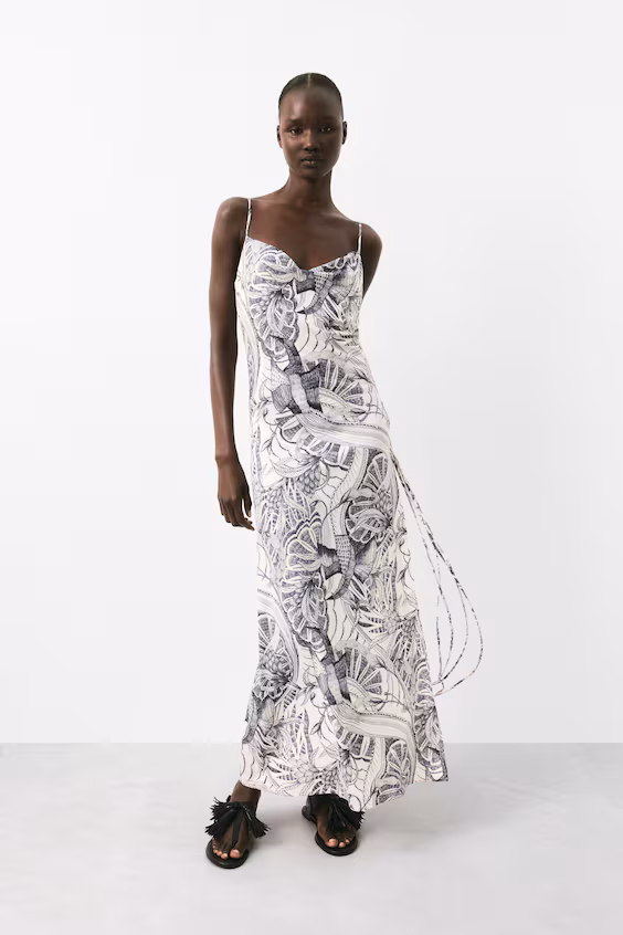 Платье с лямками и разрезом по бокам