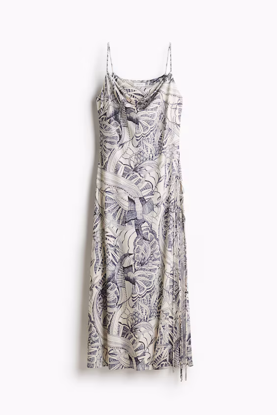 Платье с лямками и разрезом по бокам