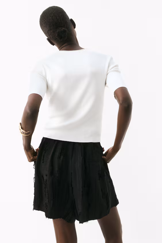 Футболка из тонкой трикотажной ткани