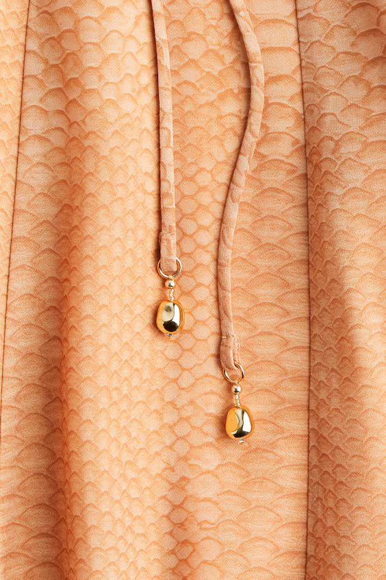 Платье с тонкими бретелями из шифона