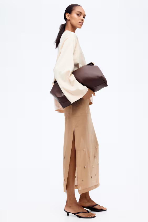 Юбка с украшениями из нежной ткани