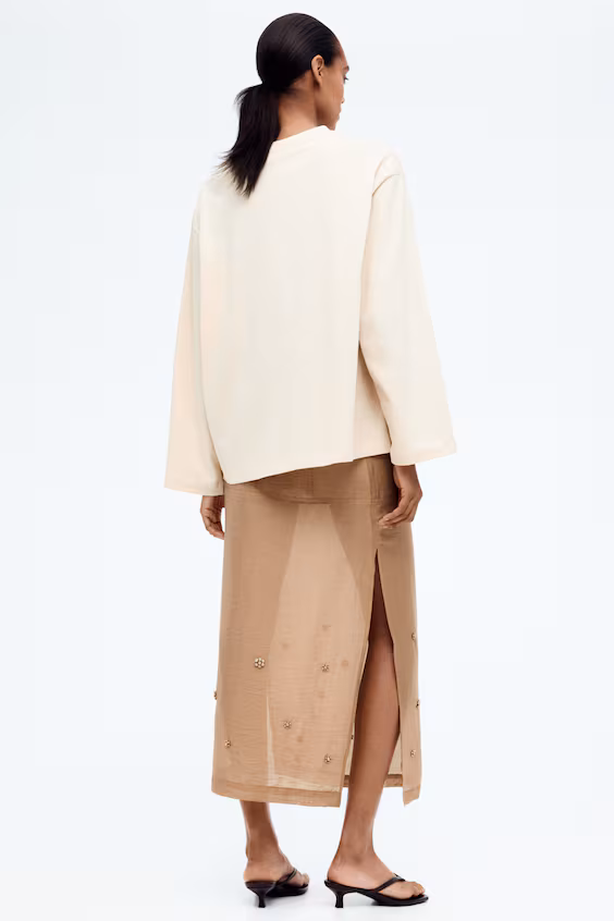 Юбка с украшениями из нежной ткани