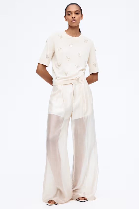 Свитер украшенный бисером