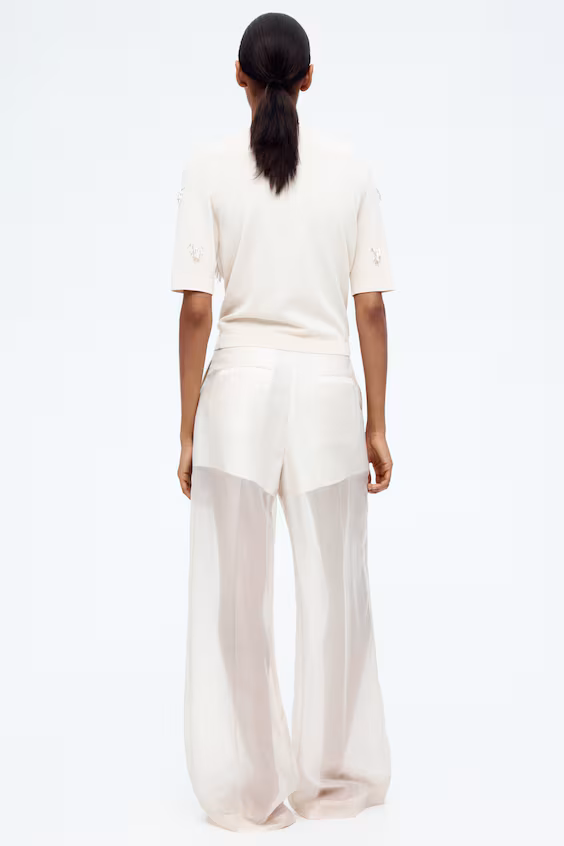 Свитер украшенный бисером