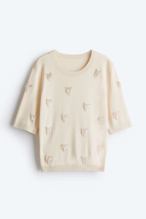 Свитер украшенный бисером