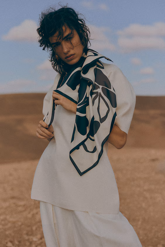 Свитер с карманами