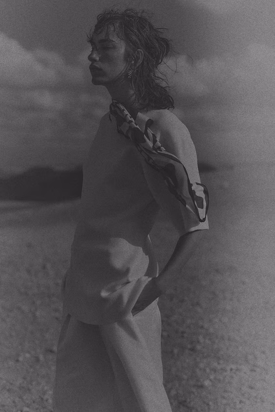 Свитер с карманами