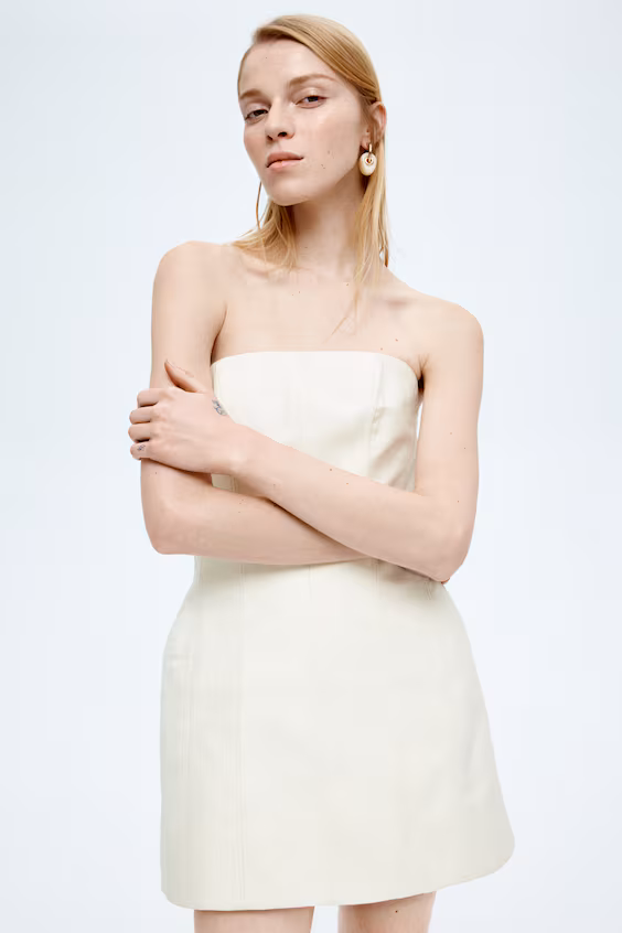 Мини-платье с чересчур высокими бедрами