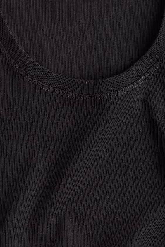 Топ без рукавов короткий в рубчик