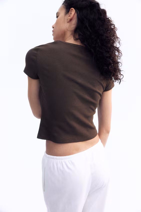 Футболка в рубчик с пуговицами спереди