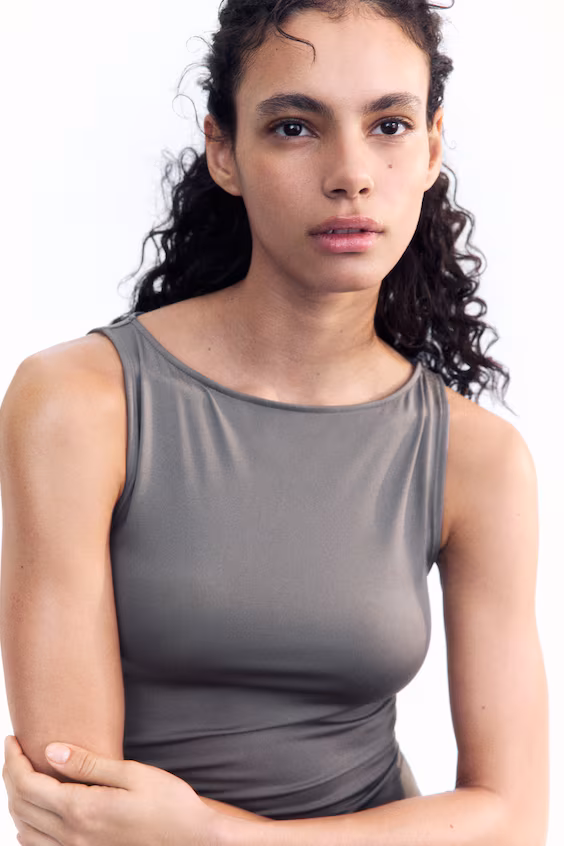 Платье до щиколотки собранное и драпированное