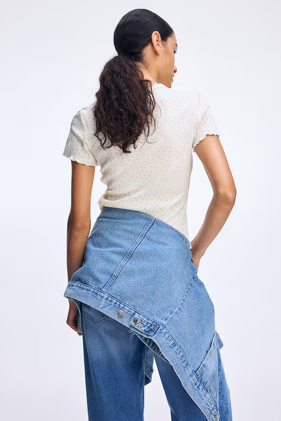 Футболка с оверлоком