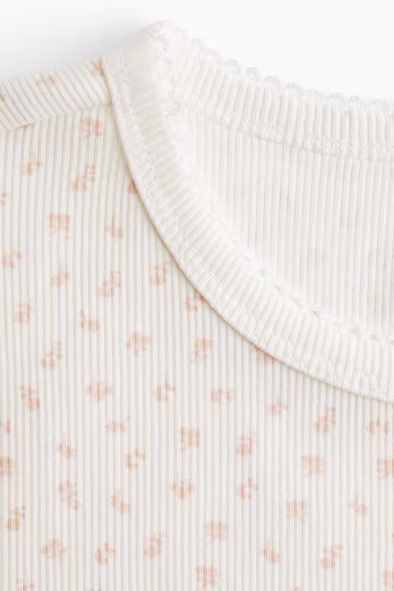 Футболка с оверлоком