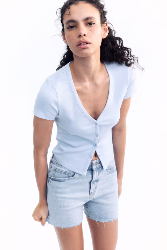 Футболка в рубчик с пуговицами спереди