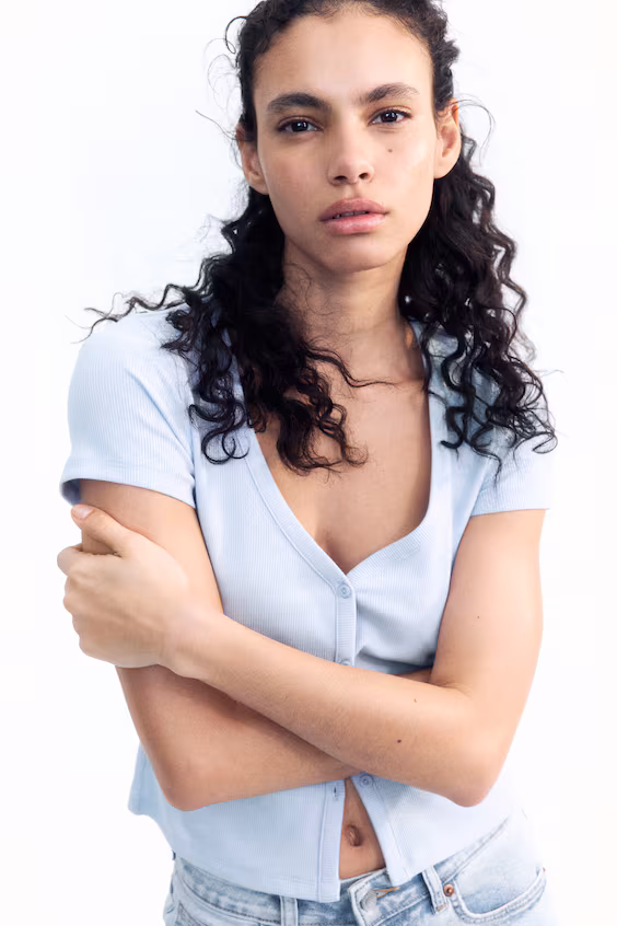 Футболка в рубчик с пуговицами спереди