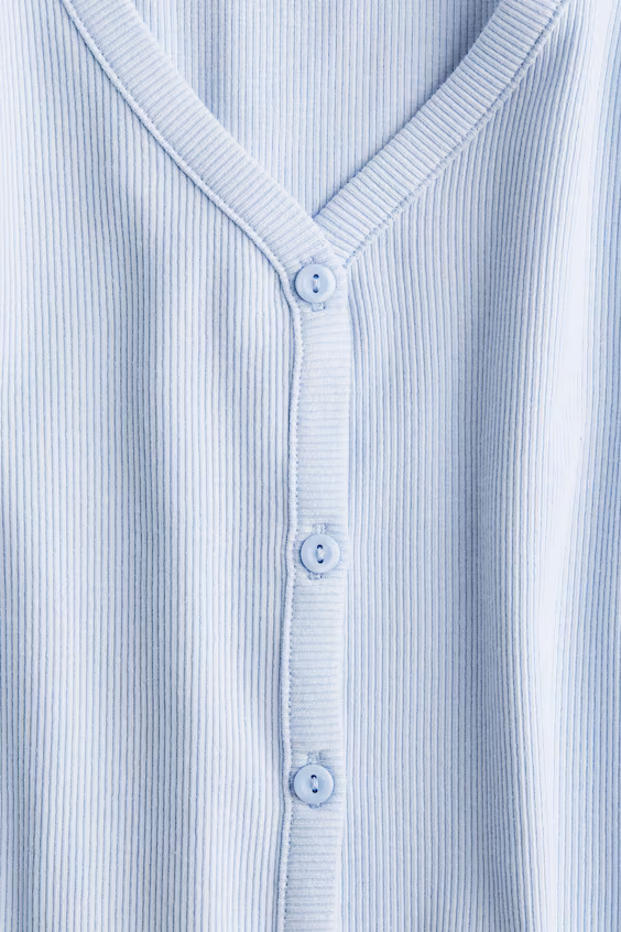 Футболка в рубчик с пуговицами спереди