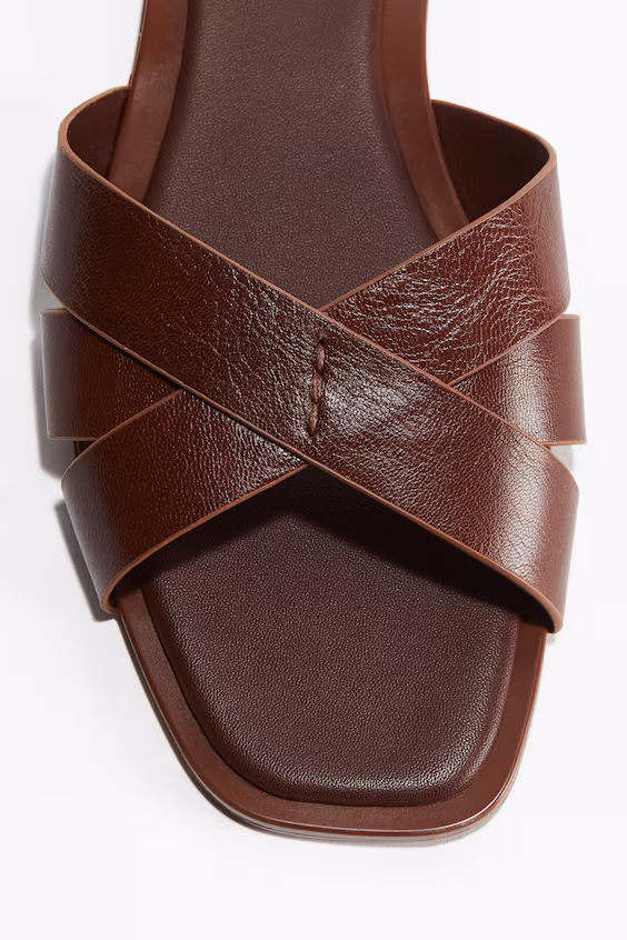 Sandálias из кожи