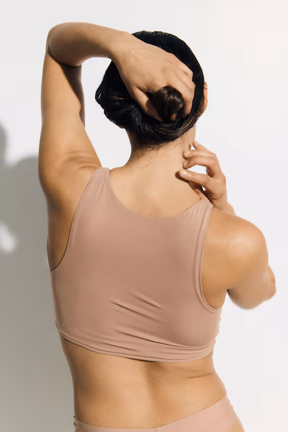 Бюстгальтер на каркасах из микрофибры с высоким воротником