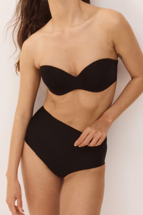 Стильный балконетный бюстгальтер из микрофибры