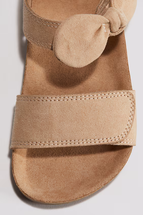 Босоножки с застежкой на щиколотке