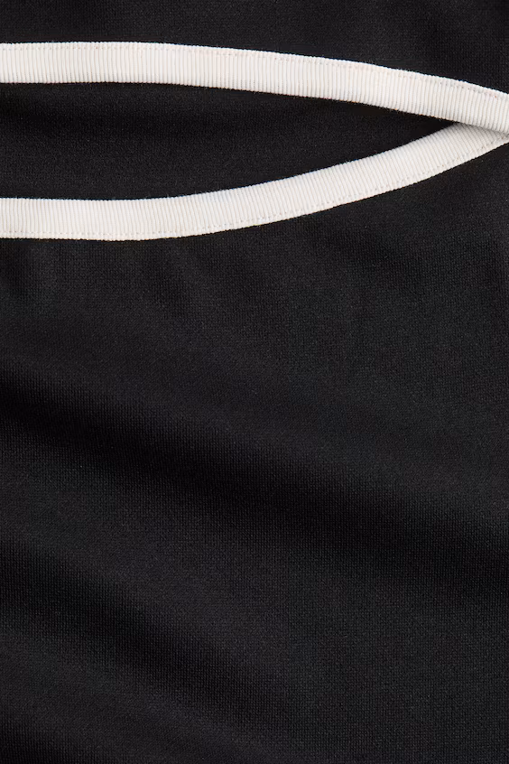 Платье макси с вырезом