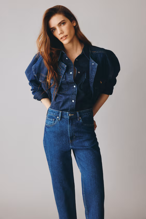 Джинсы с завышенной талией и прямыми узкими штанинами