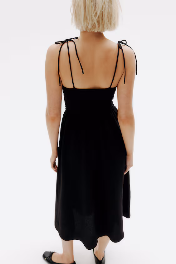 Платье с узорчатой смокк с завязывающимися лямками