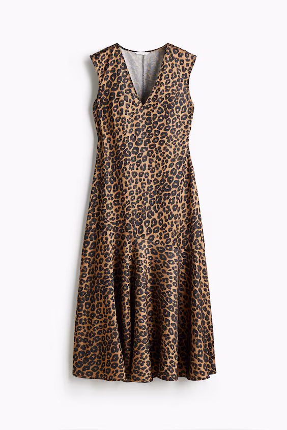 Платье из атласа с вырезом в форме буквы v