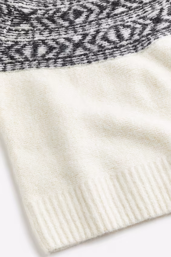 Свитер в мягкой жаккардовой ткани