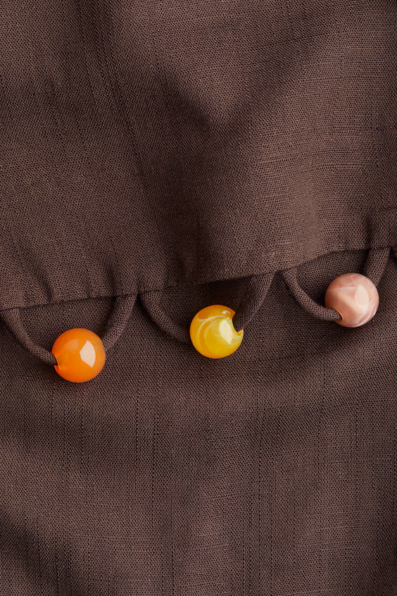 Платье с бретельками и бисером