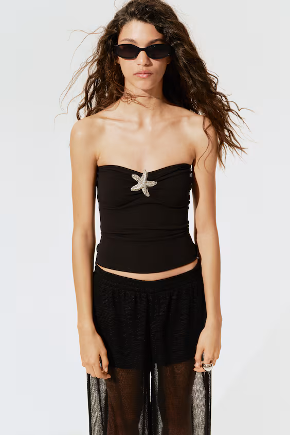 Топ-тубус с металлическим украшением