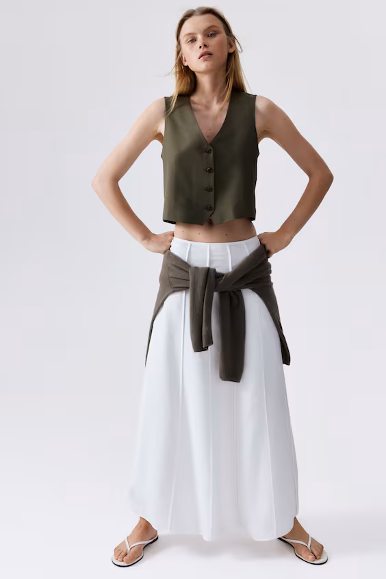 Жилет в классическом стиле из смесовой вискозы и льна с регулируемым поясом