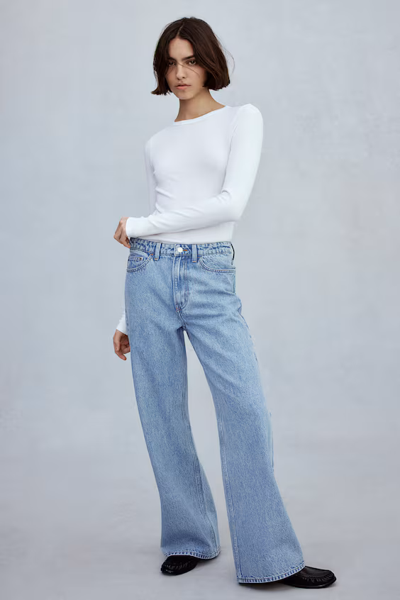 Джинсы с широкими ультравысокими брюками