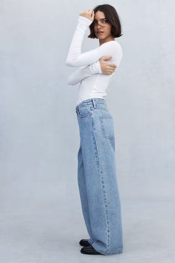 Джинсы с широкими ультравысокими брюками