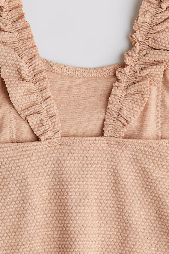 Купальник с текстурой и оборкой