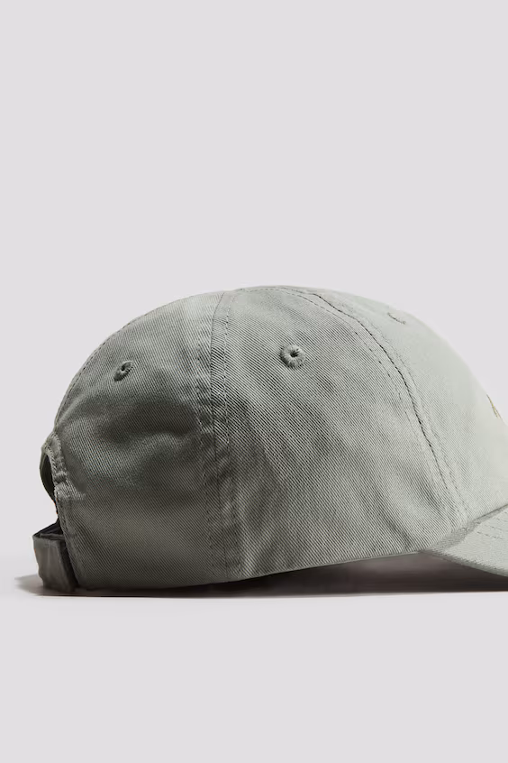 Бейсболка из хлопкового саржевого полотна с вышитым рисунком