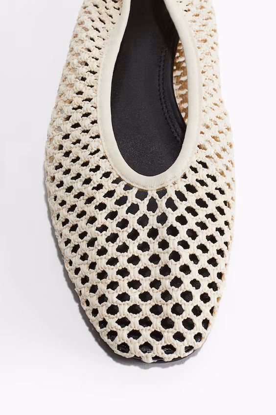 Туфли с плетеными вставками