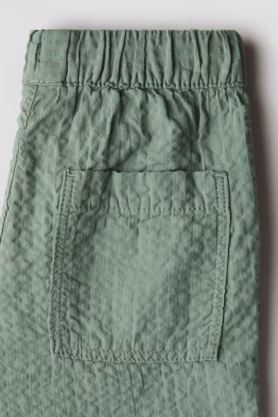 Брюки из тонкого хлопка с различными складками