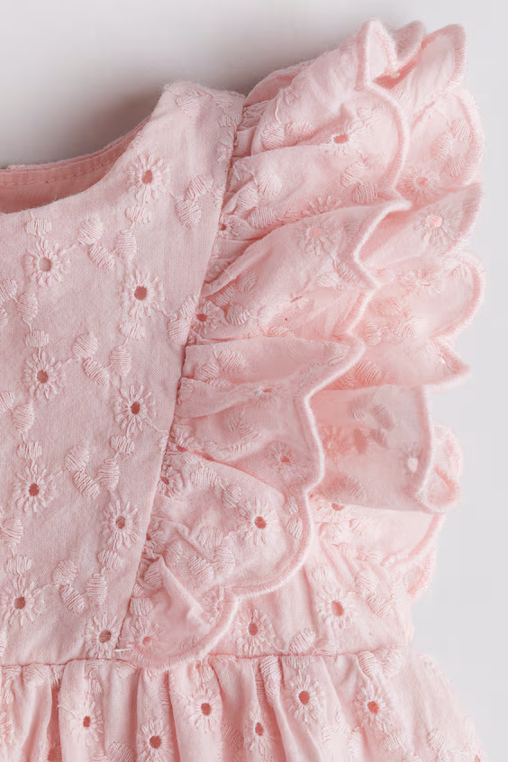 Платье из английской вышивки с оборками