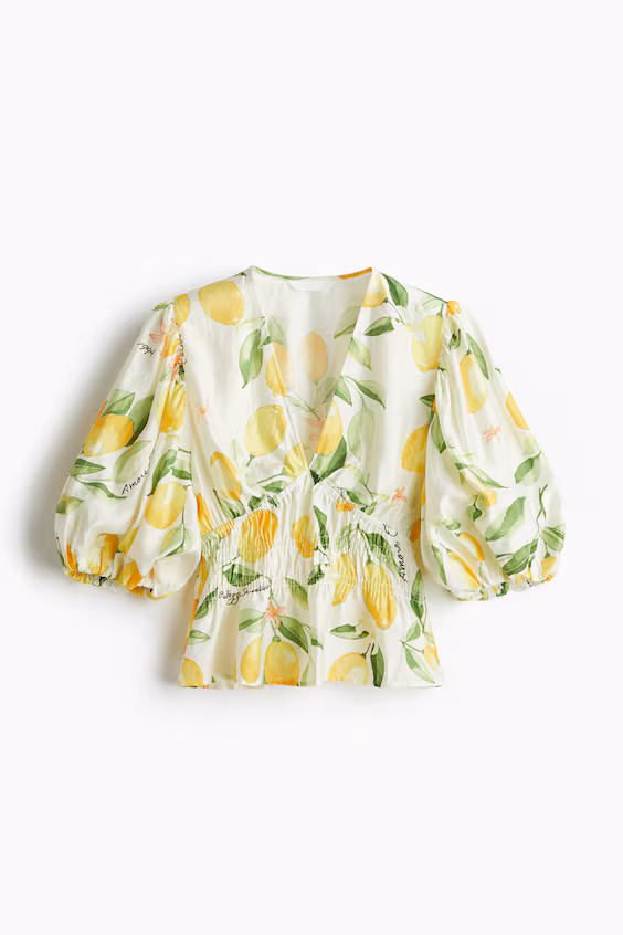 Блуза с вырезом на пуговице