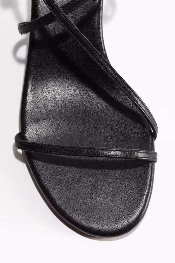 Сандалии из кожи с каблуком-китен